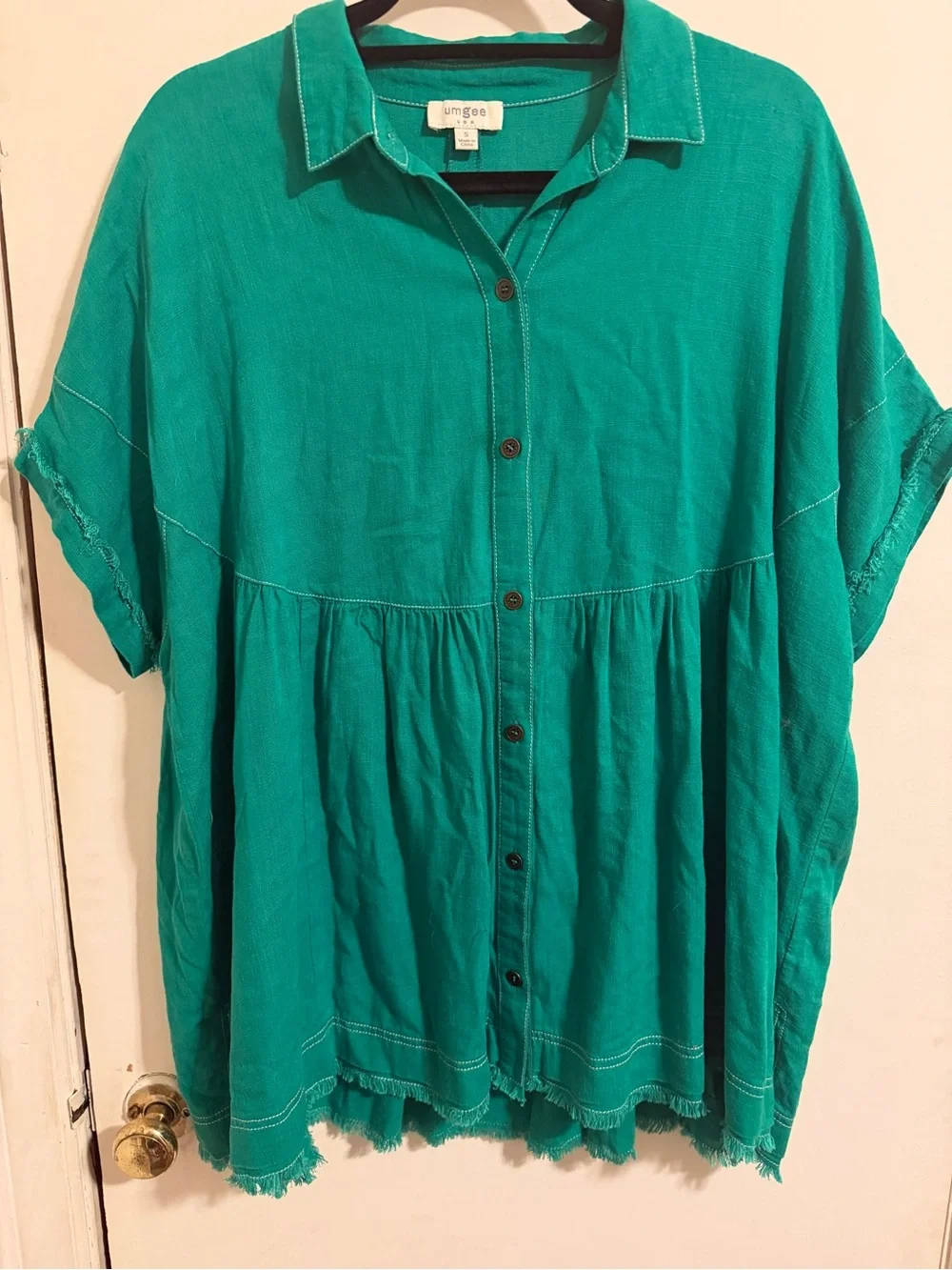 Umgee Green Button-Front Short Sleeve Top with Raw Hem Size Small BNWOT